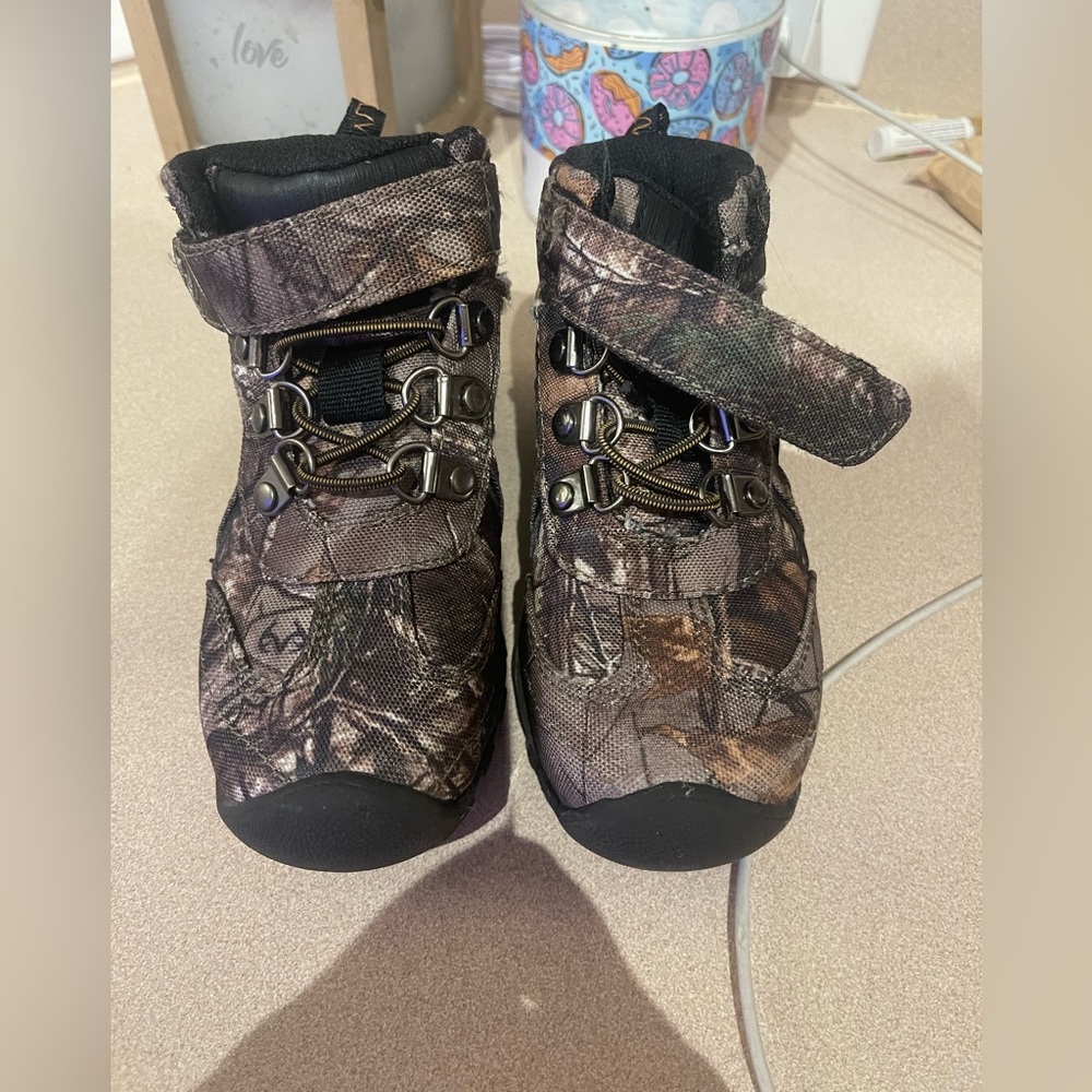 Camo boys boots